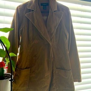 Brown coat in great condition! Size small in woman’s, keeps you warm all winter.